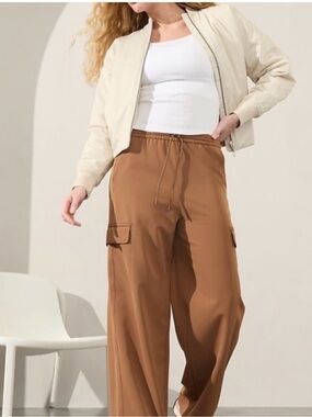 Athleta Women’s Promenade Wide Leg Cargo Pants - Tan NWT size XL